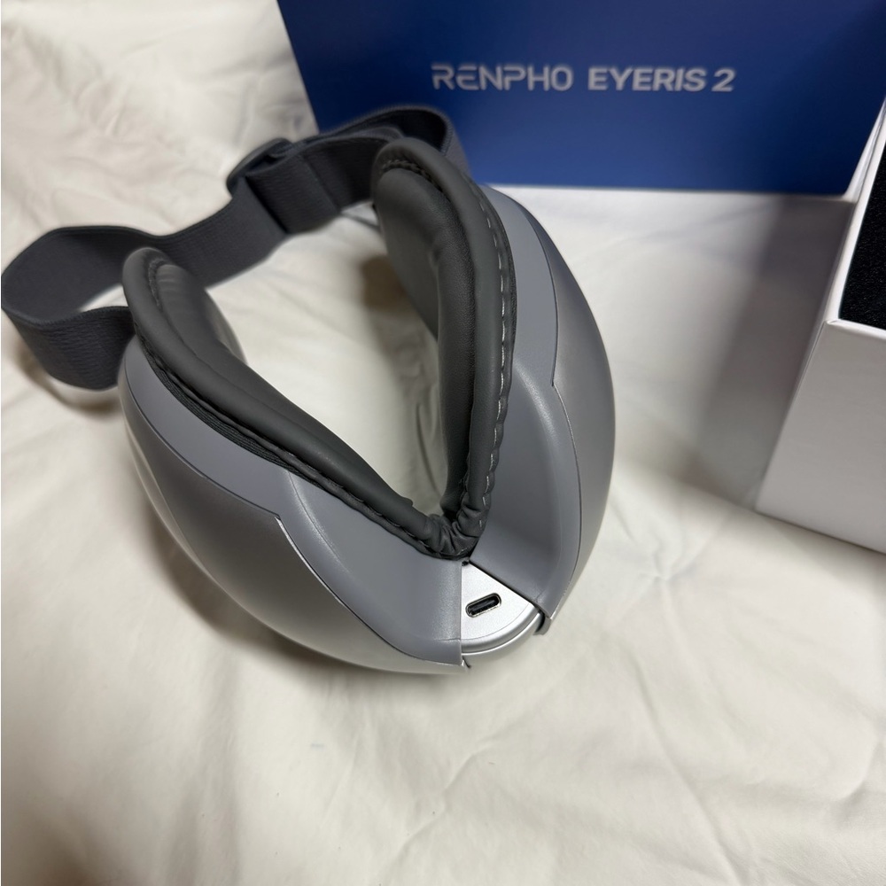 RENPHO Eyeis 2 Eye Massager in Silver - Picture 3 of 7
